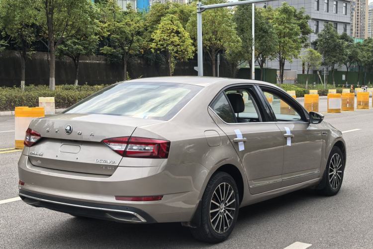 Used Skoda Octavia 2019 TSI230 DSG SmartDrive Luxury Edition China VI Exterior 5