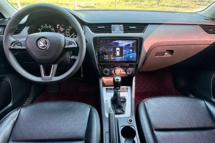 Used Skoda Octavia 2019 TSI230 DSG Smart & Comfort Edition China VI Standard Interior 1