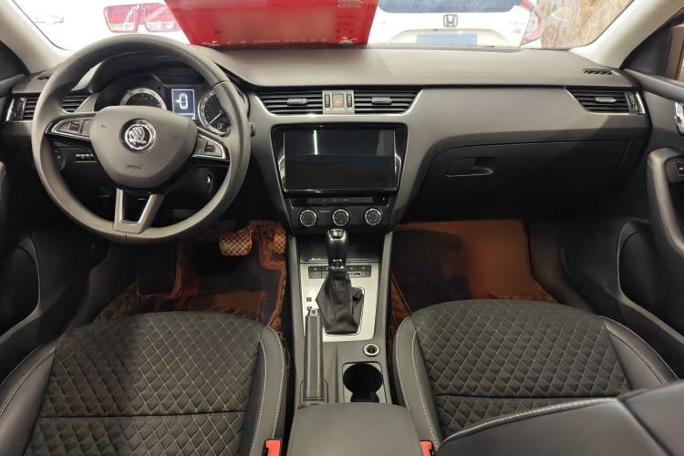 Used Skoda Octavia 2019 1.5L Automatic Smart Drive Luxury Edition China VI Standard Interior 1