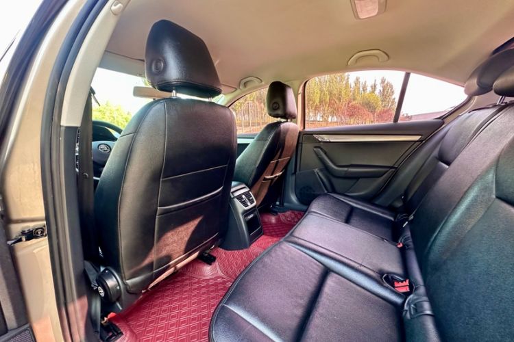 Used Skoda Octavia 2019 TSI230 DSG Smart & Comfort Edition China VI Standard Interior 2