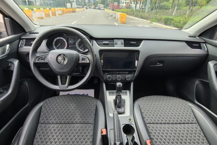 Used Skoda Octavia 2019 TSI230 DSG SmartDrive Luxury Edition China VI Interior 3