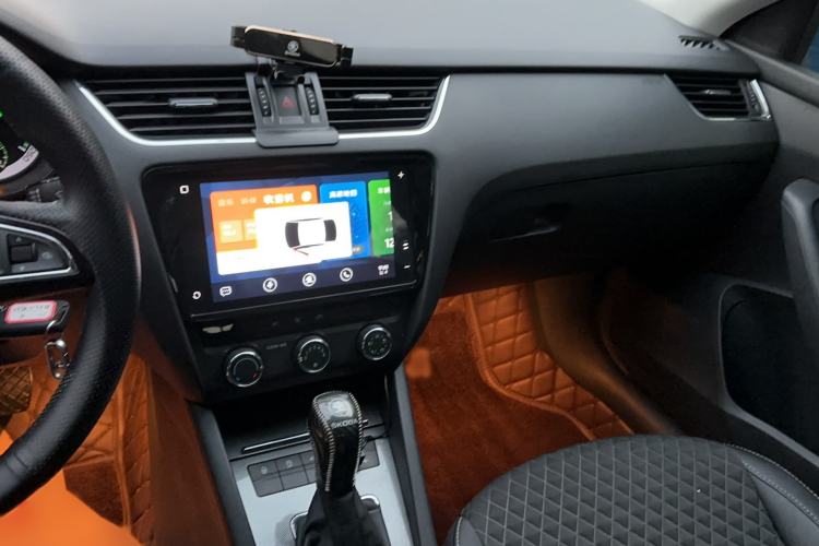Used Skoda Octavia 2019 TSI280 DSG Luxury Edition Station Wagon China VI Standard Audio And AC Panel