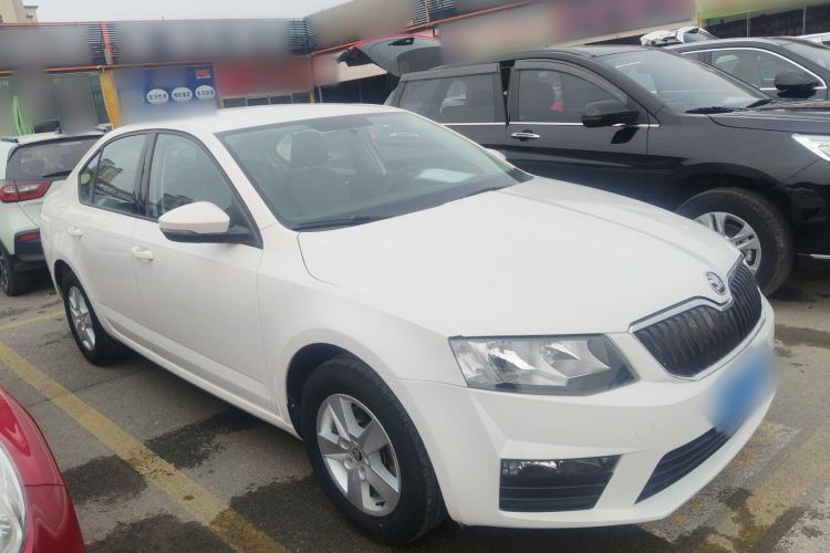 Used Skoda Octavia 2017 Classic Model 1.6L Automatic Standard Edition Exterior 2