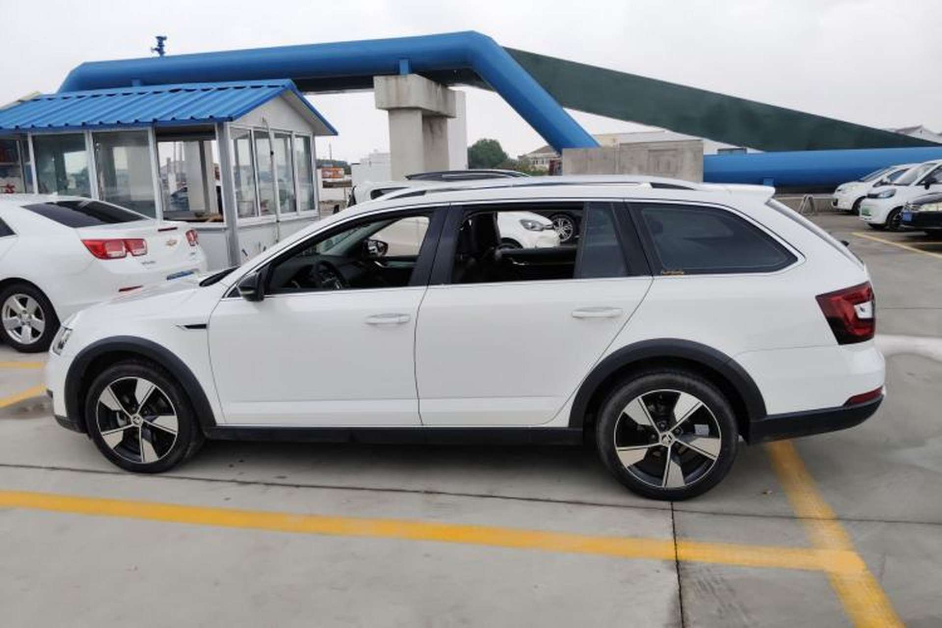 Used Skoda Octavia 2019 TSI280 DSG Luxury Edition Station Wagon China VI Standard Exterior 3