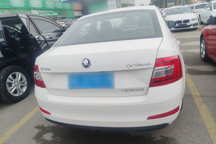Used Skoda Octavia 2017 Classic Model 1.6L Automatic Standard Edition Exterior 4