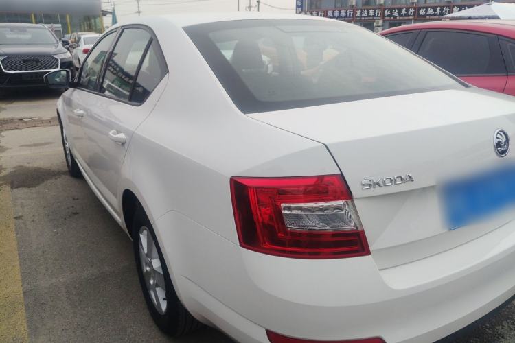 Used Skoda Octavia 2017 Classic Model 1.6L Automatic Standard Edition Exterior 5