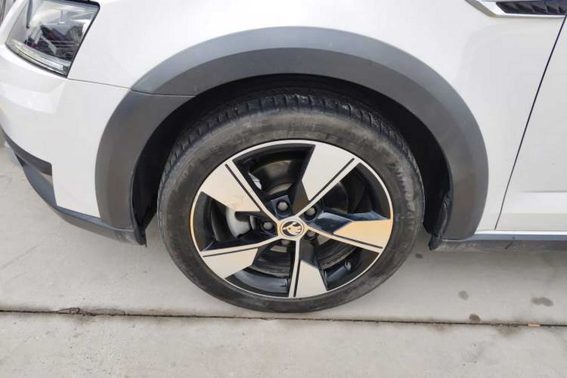 Used Skoda Octavia 2019 TSI280 DSG Luxury Edition Station Wagon China VI Standard Exterior 7