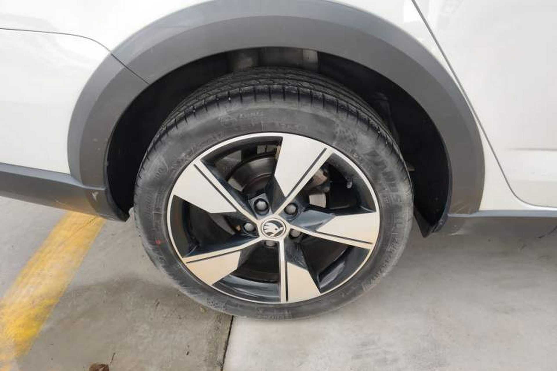 Used Skoda Octavia 2019 TSI280 DSG Luxury Edition Station Wagon China VI Standard Exterior 8