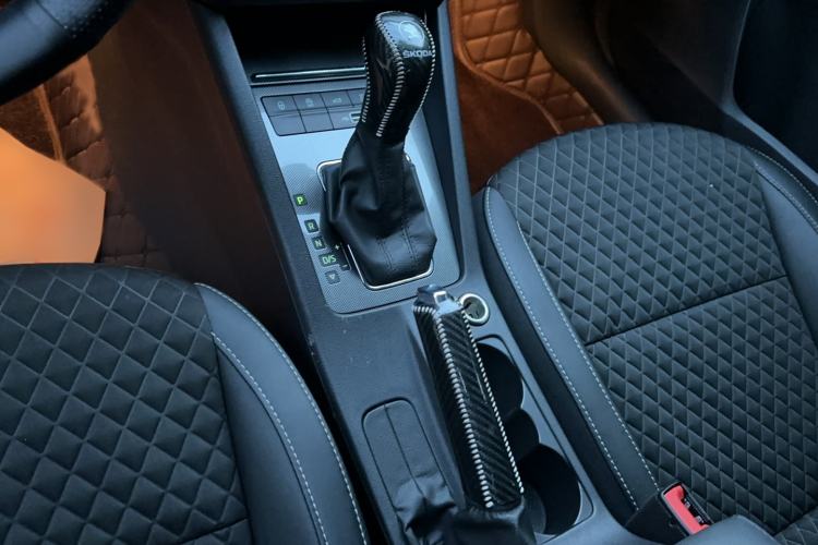 Used Skoda Octavia 2019 TSI280 DSG Luxury Edition Station Wagon China VI Standard Gear Lever
