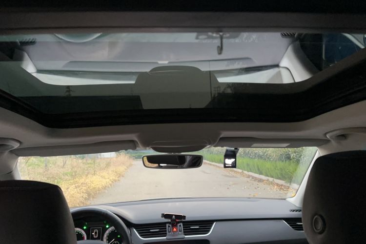 Used Skoda Octavia 2019 TSI280 DSG Luxury Edition Station Wagon China VI Standard Headliner