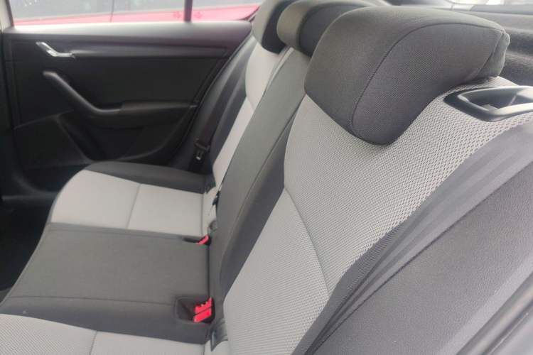 Used Skoda Octavia 2017 Classic Model 1.6L Automatic Standard Edition Interior 1