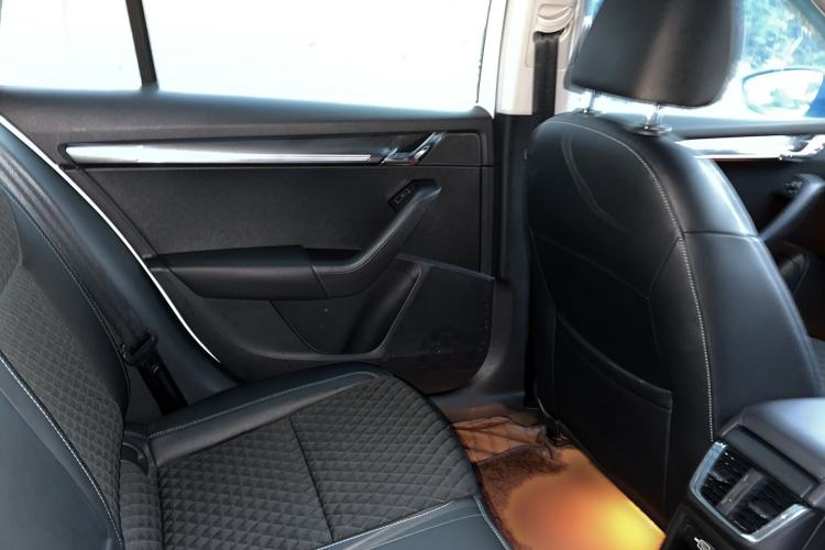 Used Skoda Octavia 2019 TSI280 DSG Luxury Edition Station Wagon China VI Standard Interior 2