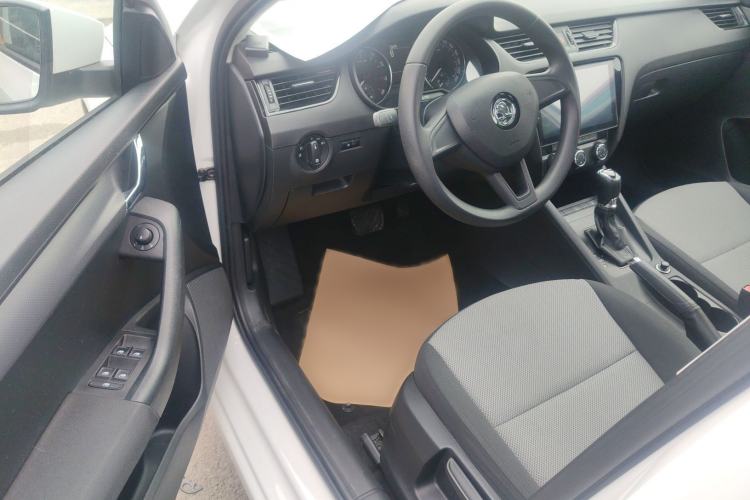 Used Skoda Octavia 2017 Classic Model 1.6L Automatic Standard Edition Interior 2