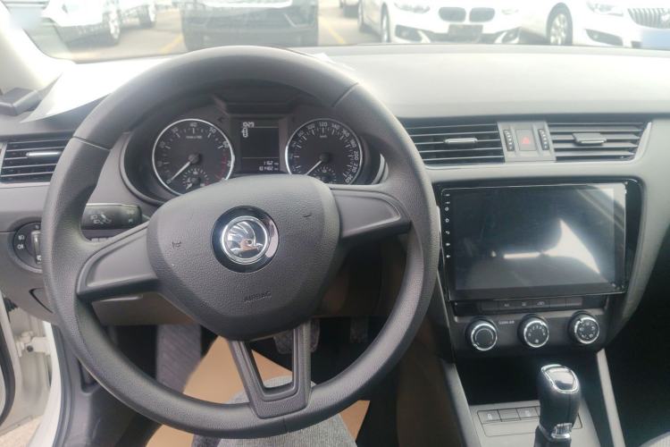 Used Skoda Octavia 2017 Classic Model 1.6L Automatic Standard Edition Interior 3