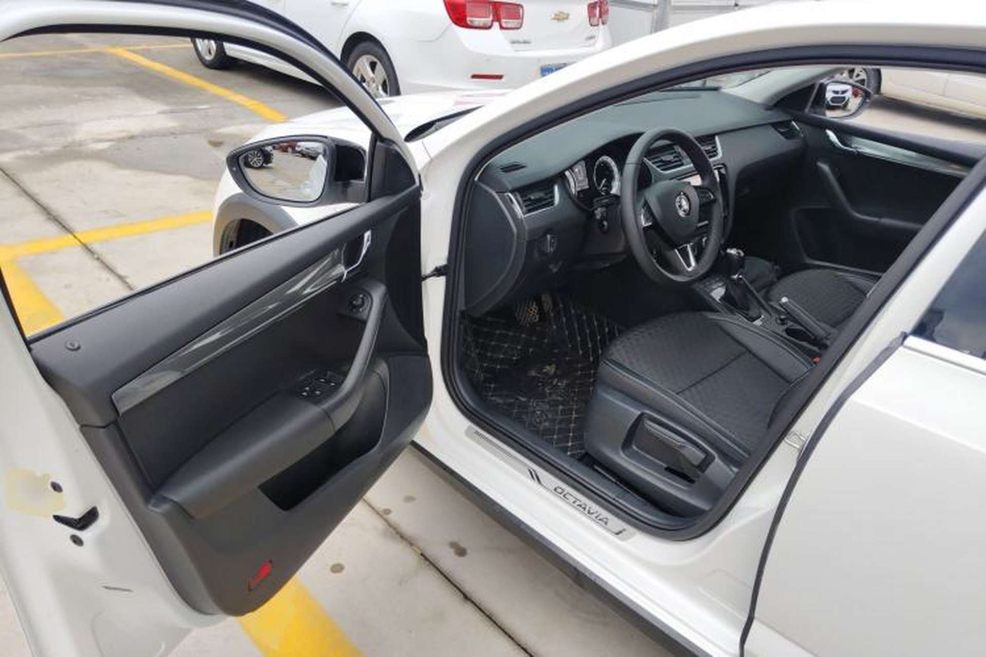 Used Skoda Octavia 2019 TSI280 DSG Luxury Edition Station Wagon China VI Standard Interior 3