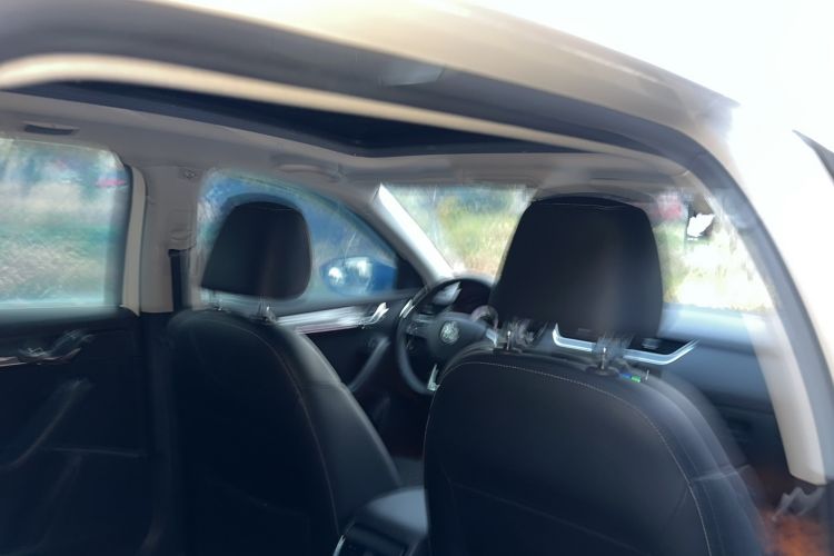 Used Skoda Octavia 2019 TSI280 DSG Luxury Edition Station Wagon China VI Standard Interior 5