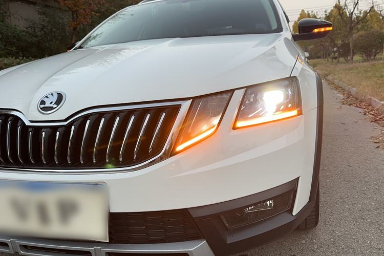 Used Skoda Octavia 2019 TSI280 DSG Luxury Edition Station Wagon China VI Standard Left Front Headlight