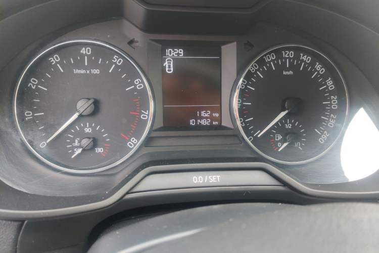 Used Skoda Octavia 2017 Classic Model 1.6L Automatic Standard Edition Odometer Close Up