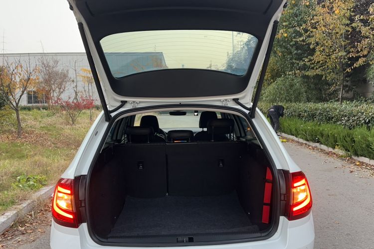 Used Skoda Octavia 2019 TSI280 DSG Luxury Edition Station Wagon China VI Standard Trunk
