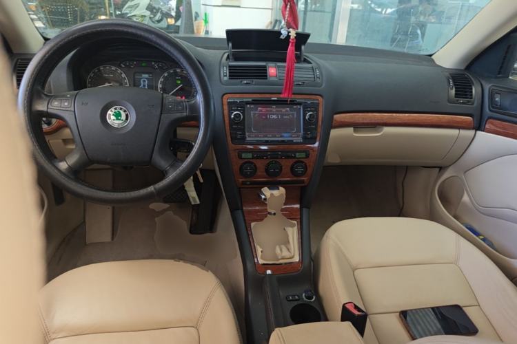Used Skoda Octavia 2007 1.8T Automatic Elegance Edition Center Console