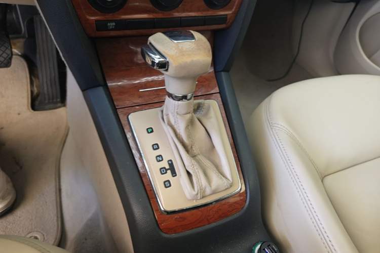 Used Skoda Octavia 2007 1.8T Automatic Elegance Edition Gear Lever