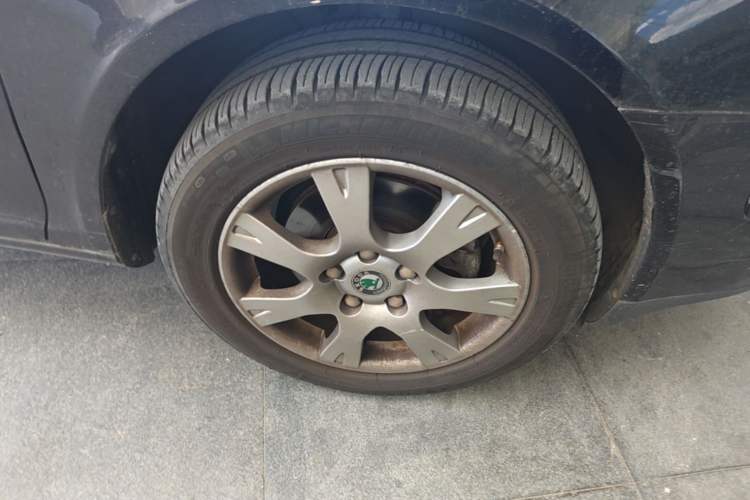 Used Skoda Octavia 2007 1.8T Automatic Elegance Edition Right Front Wheel Hub