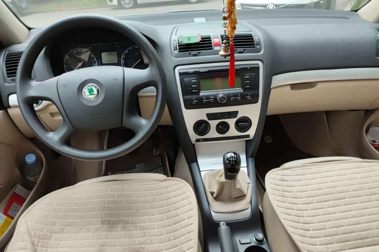 Used Skoda Octavia 2007 1.6L Manual Eado Edition Center Console