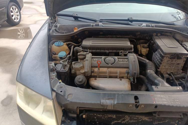 Used Skoda Octavia 2007 1.6L Automatic Elegance Edition Engine Bay Right