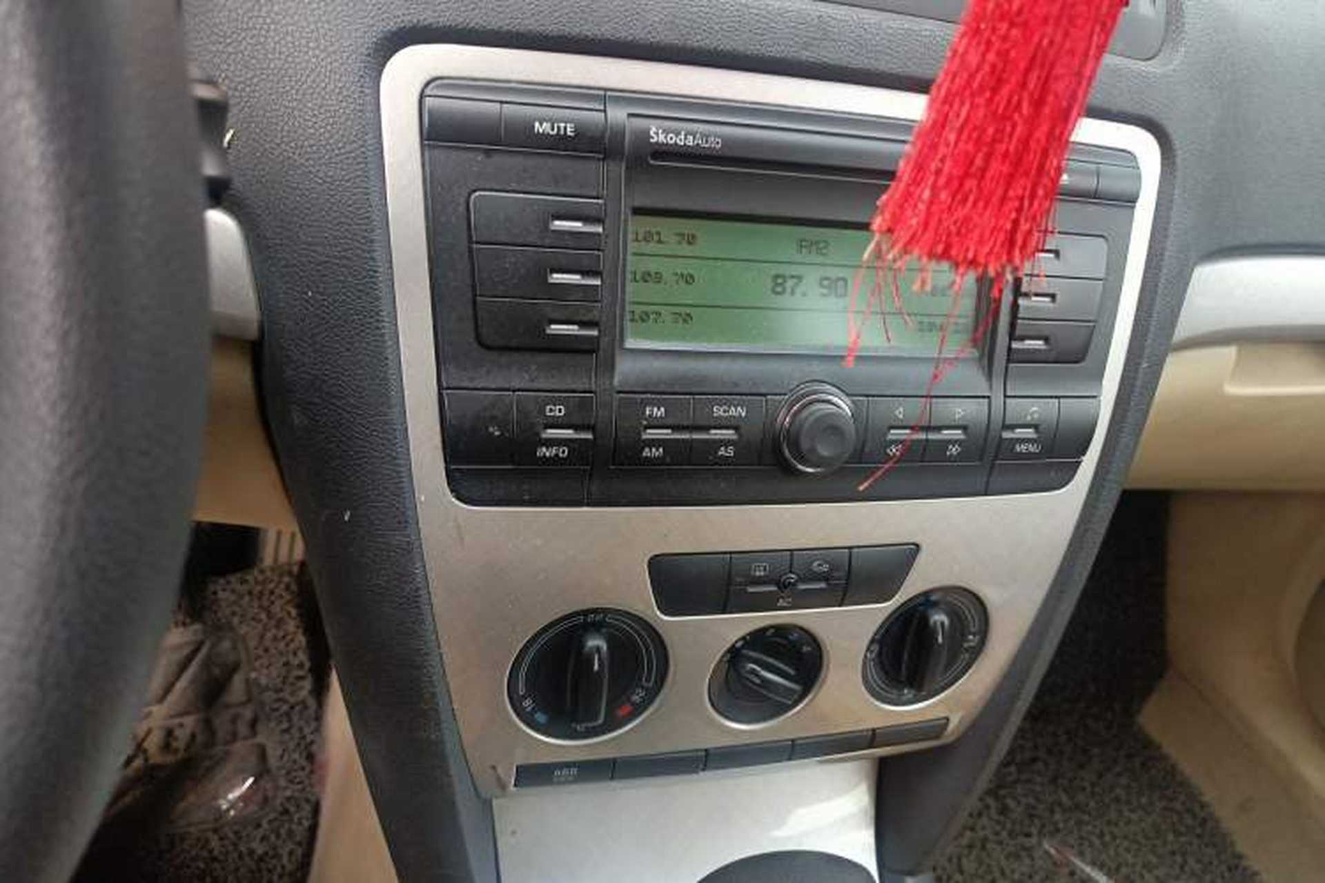 Used Skoda Octavia 2007 1.6L Automatic Elegance Edition Gear Lever