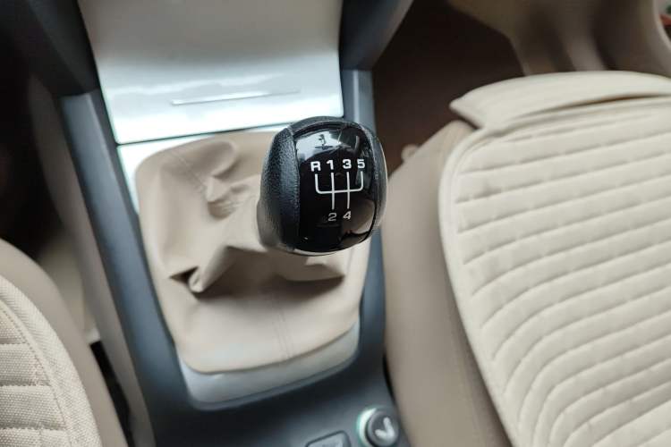 Used Skoda Octavia 2007 1.6L Manual Eado Edition Gear Lever