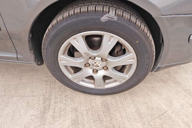 Used Skoda Octavia 2007 1.8T Automatic Elegance Edition Right Front Wheel Hub