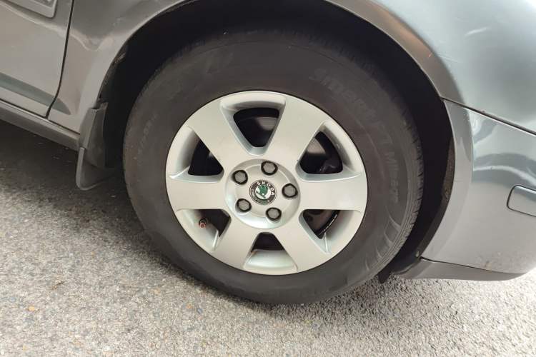 Used Skoda Octavia 2007 1.6L Manual Eado Edition Right Front Wheel Hub