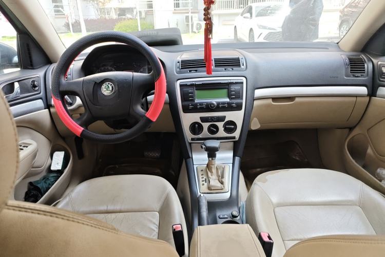 Used Skoda Octavia 2007 2.0L Automatic Exquisite Edition Center Console