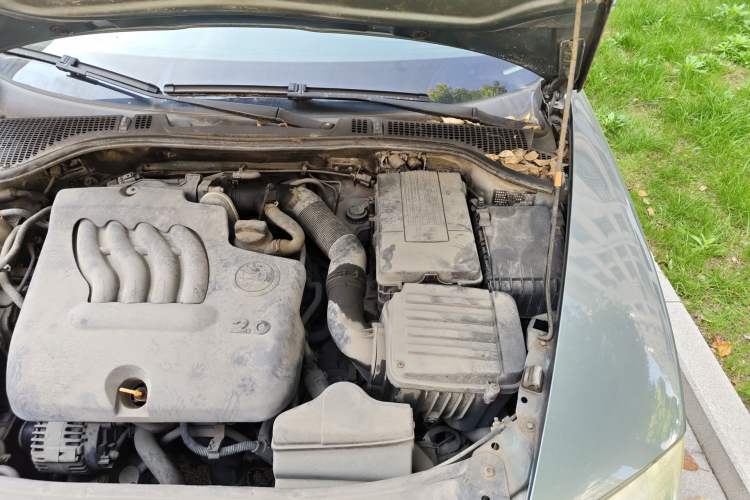Used Skoda Octavia 2007 2.0L Automatic Exquisite Edition Engine Bay Left