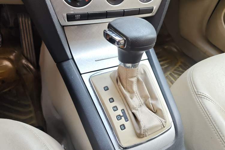 Used Skoda Octavia 2007 2.0L Automatic Exquisite Edition Gear Lever