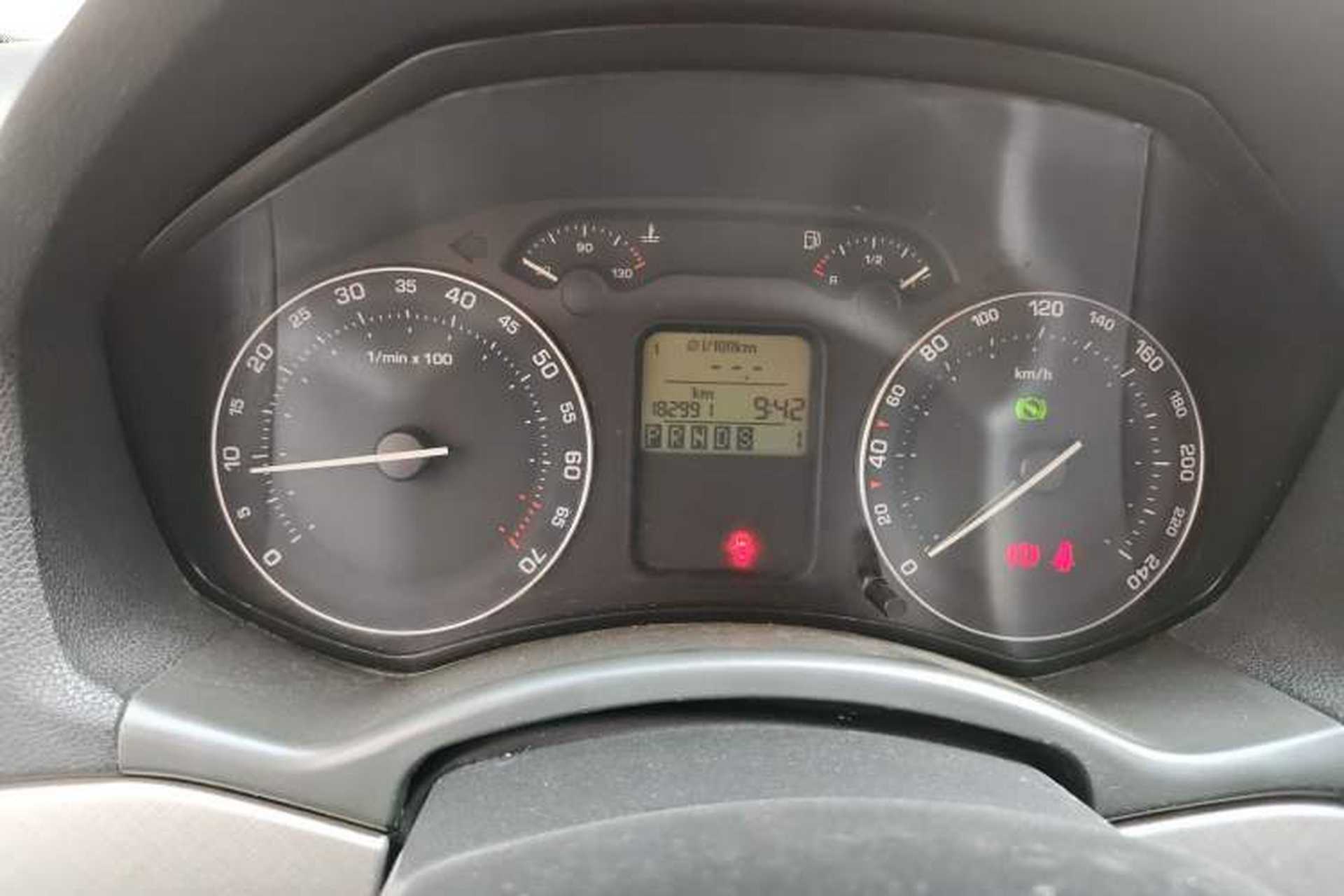 Used Skoda Octavia 2007 2.0L Automatic Exquisite Edition Odometer Close Up