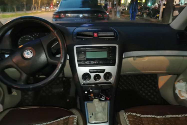 Used Skoda Octavia 2007 1.6L Automatic Elegance Edition Center Console