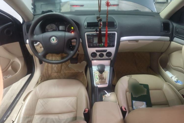 Used Skoda Octavia 2007 2.0L Automatic Exquisite Edition Center Console