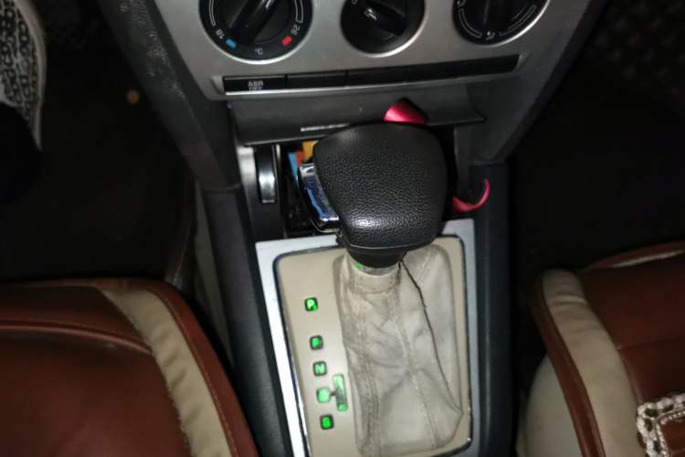 Used Skoda Octavia 2007 1.6L Automatic Elegance Edition Gear Lever