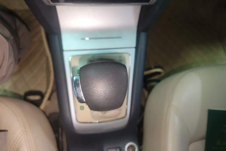 Used Skoda Octavia 2007 2.0L Automatic Exquisite Edition Gear Lever