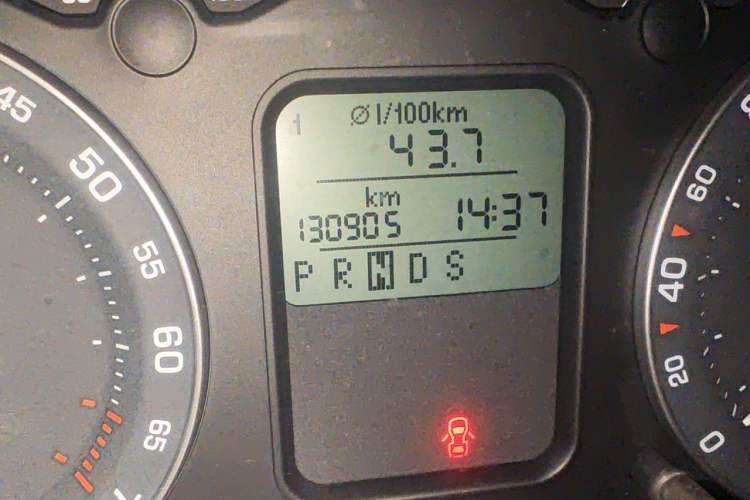 Used Skoda Octavia 2007 2.0L Automatic Exquisite Edition Odometer Close Up