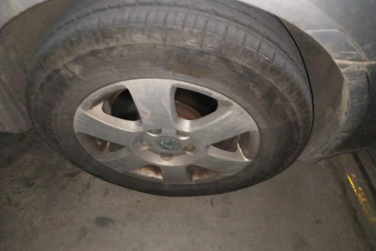 Used Skoda Octavia 2007 1.6L Automatic Eado Edition Right Front Wheel Hub