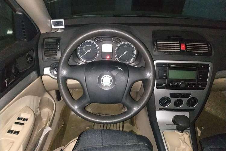 Used Skoda Octavia 2007 1.6L Automatic Eado Edition Steering Wheel