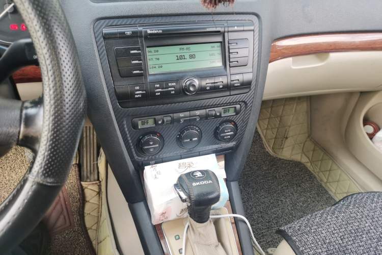 Used Skoda Octavia 2007 1.8T Automatic Elegance Edition Audio And AC Panel