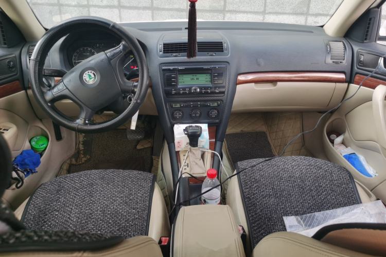 Used Skoda Octavia 2007 1.8T Automatic Elegance Edition Center Console