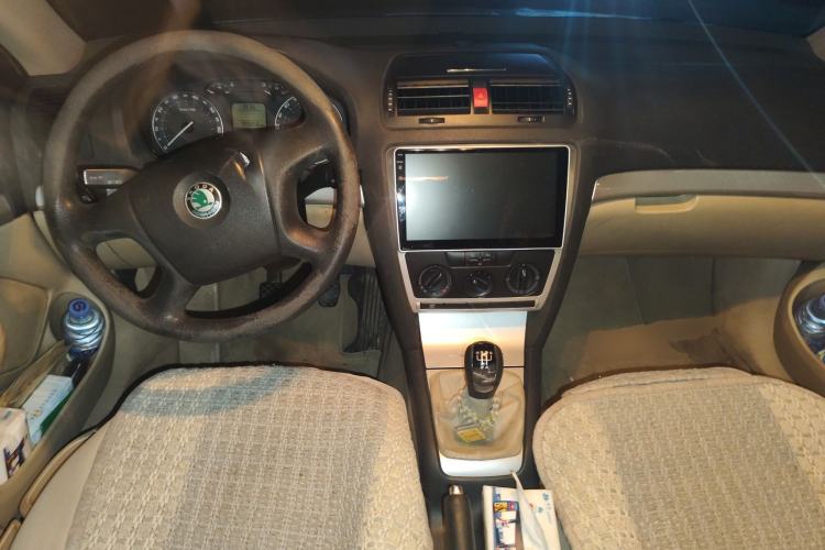 Used Skoda Octavia 2007 1.6L Manual Eado Edition Center Console