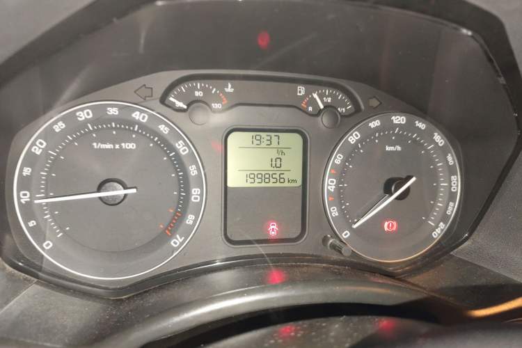 Used Skoda Octavia 2007 1.6L Manual Eado Edition Odometer Close Up
