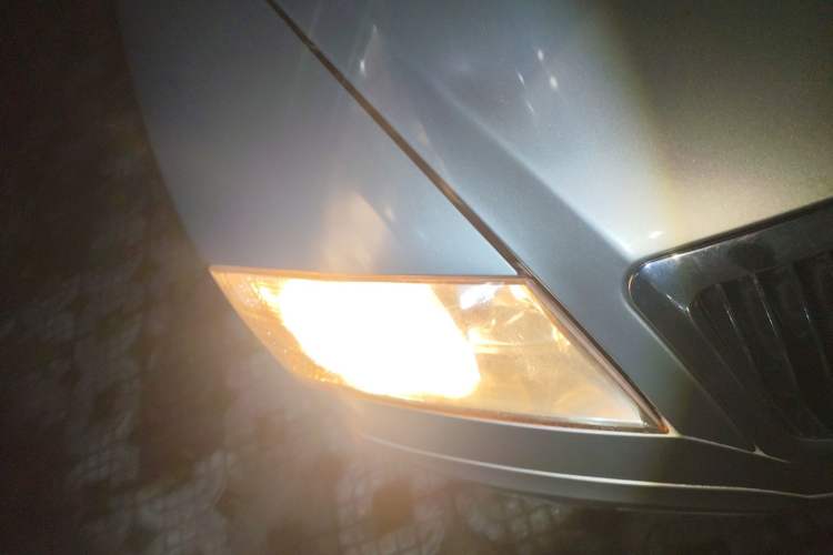 Used Skoda Octavia 2007 1.6L Manual Eado Edition Right Front Headlight