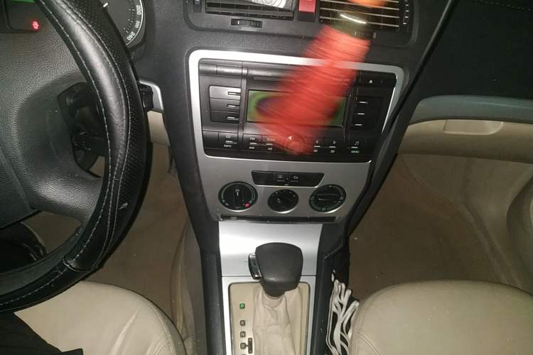 Used Skoda Octavia 2009 1.6L Automatic Elegance Edition Audio And AC Panel