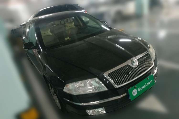 Used Skoda Octavia 2009 1.6L Automatic Elegance Edition Front Right 45 Deg